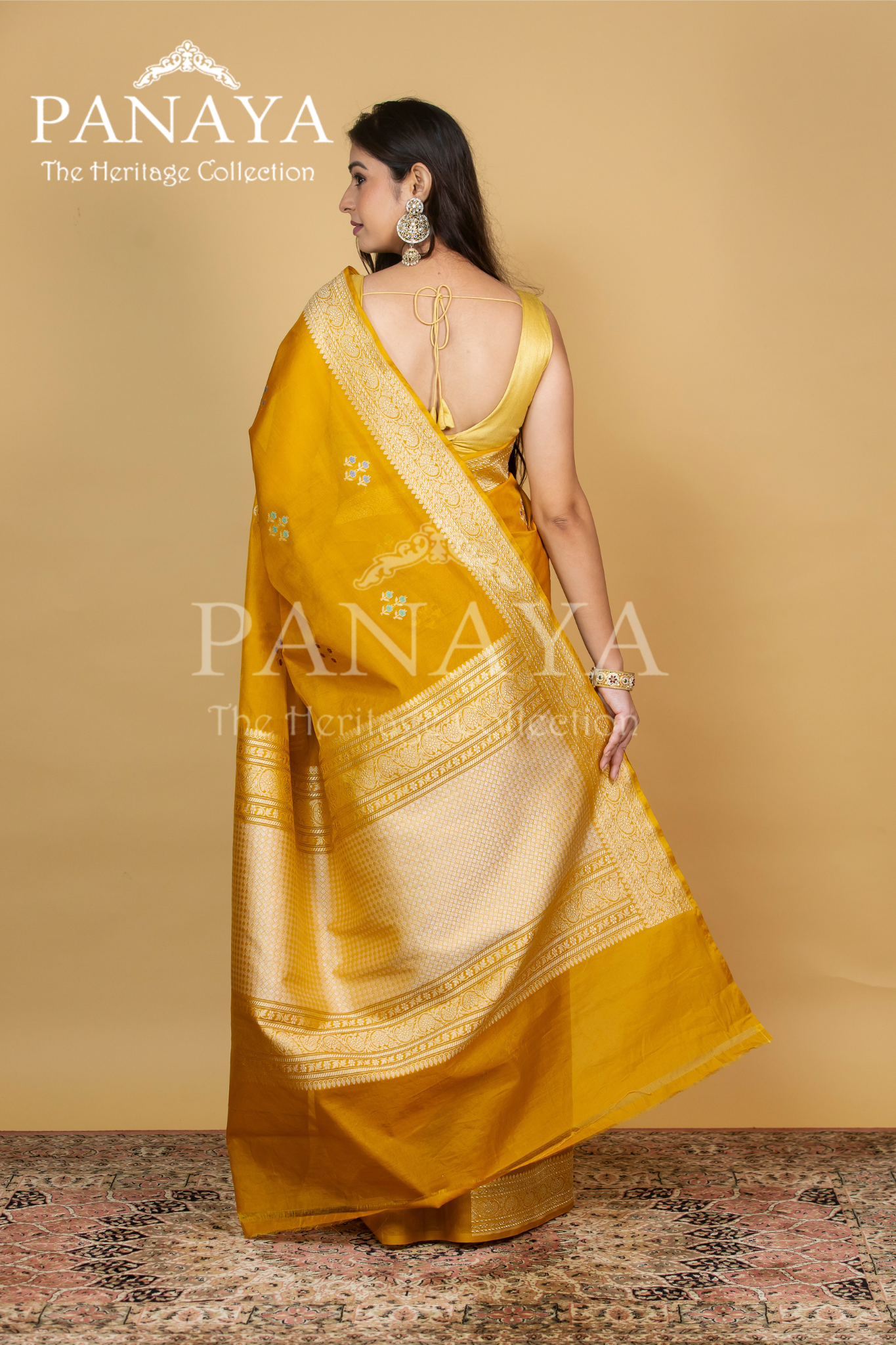 Handloom Kadwa Weave Kora Silk With Buti Meenakari With Banarsi Anchal And Border