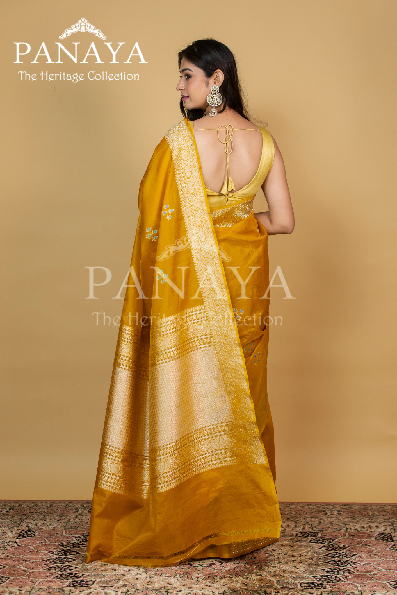 Handloom Kadwa Weave Kora Silk With Buti Meenakari With Banarsi Anchal And Border