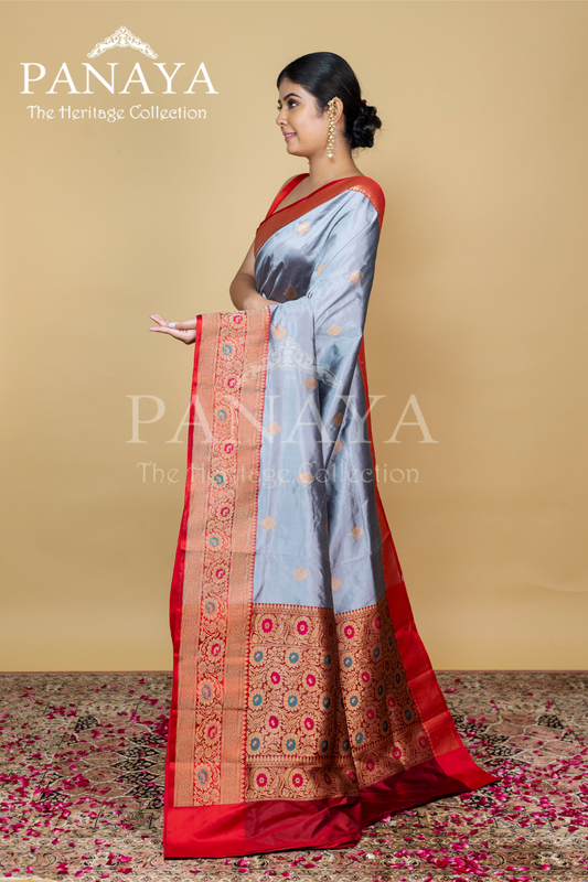 Meenakari Butti With Meenakari Red Banarsi Anchal And Border