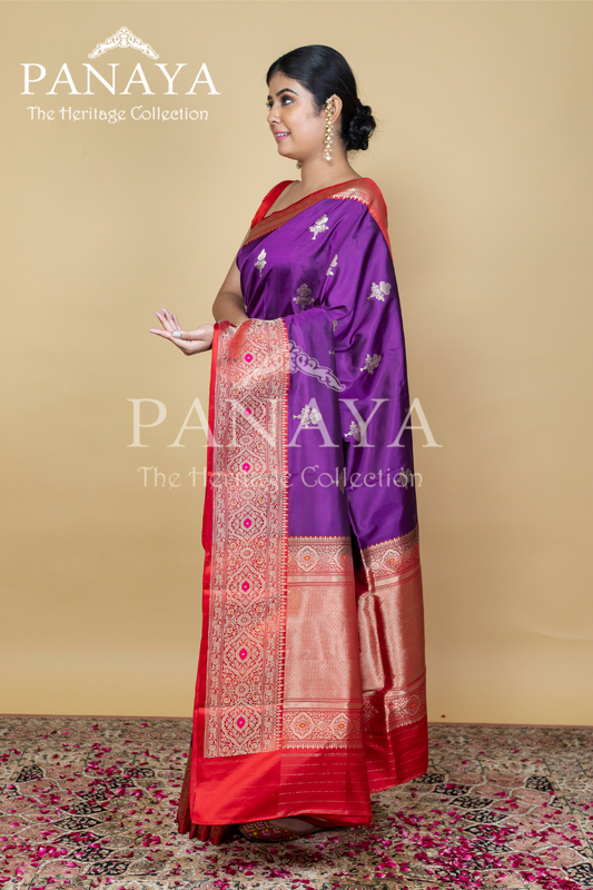 Contrast Red Color Banarsi Border And  Chaudhani Anchal With Buti