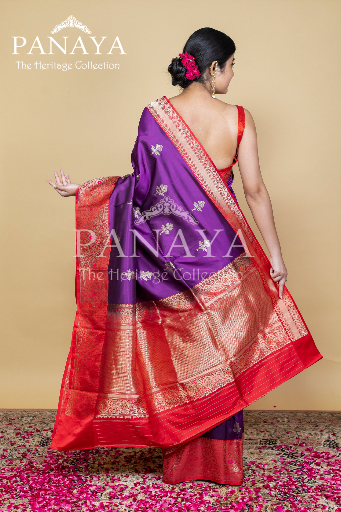 Contrast Red Color Banarsi Border And Chaudhani Anchal With Buti