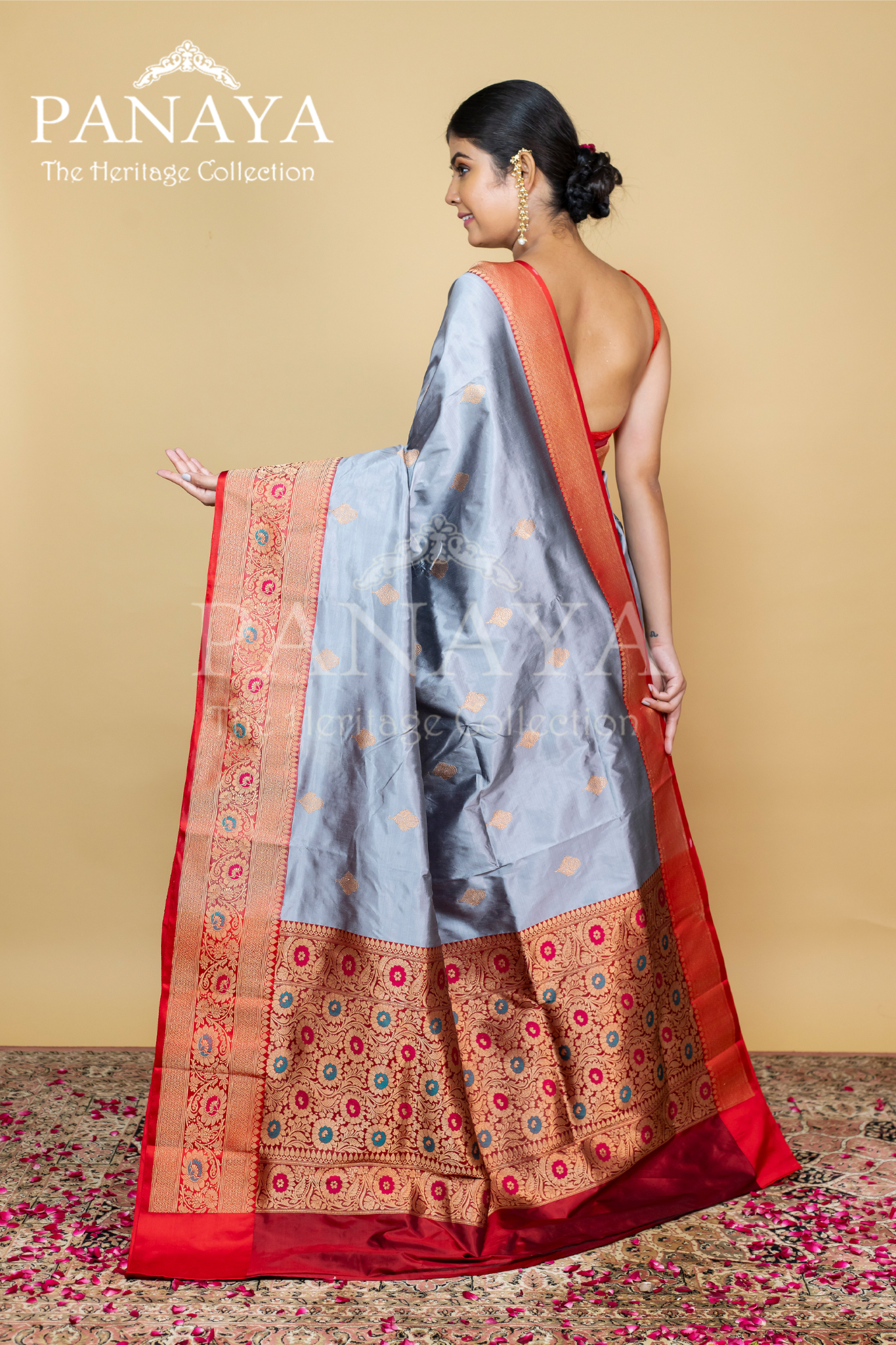 Meenakari Butti With Meenakari Red Banarsi Anchal And Border