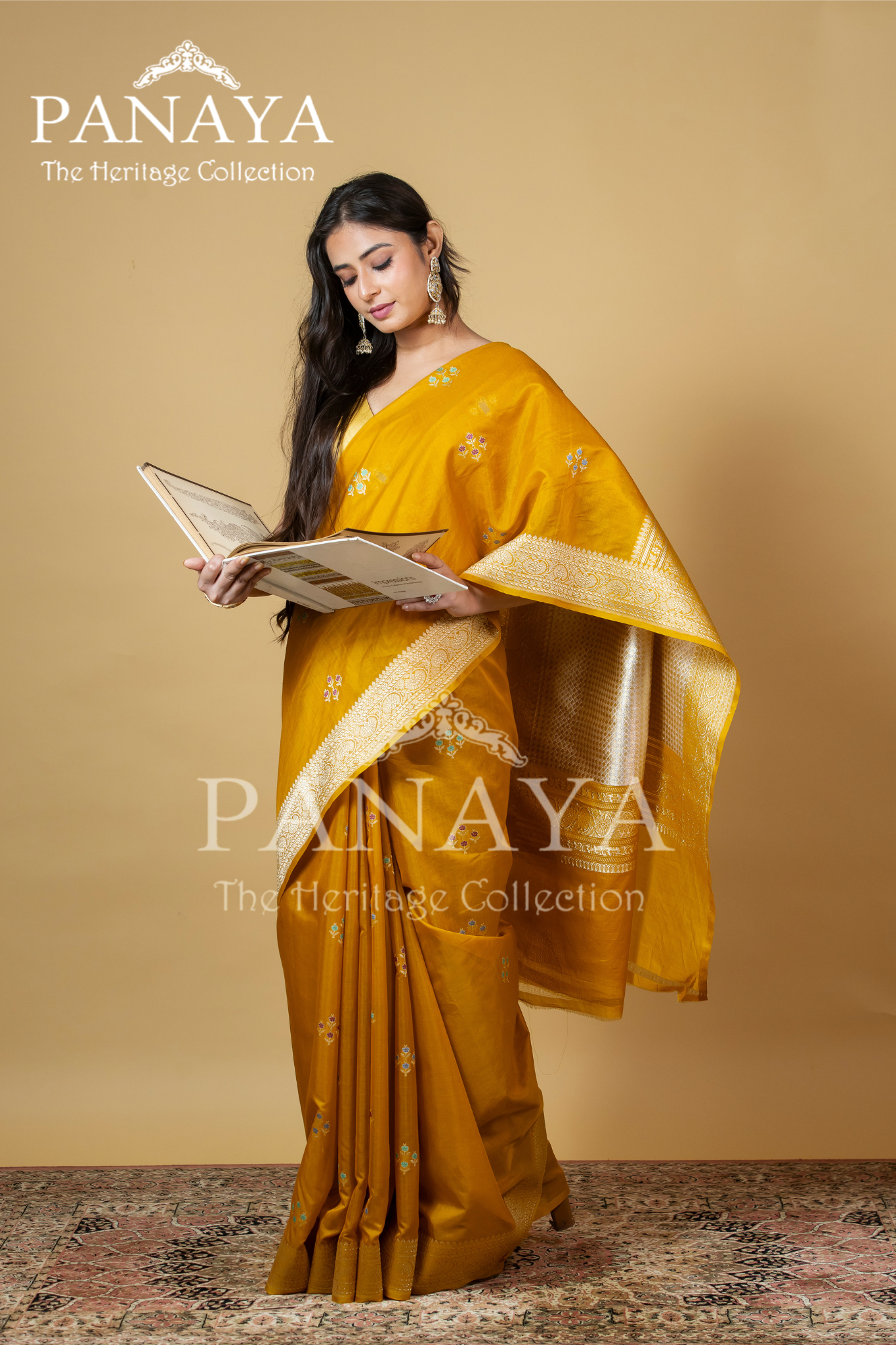 Handloom Kadwa Weave Kora Silk With Buti Meenakari With Banarsi Anchal And Border