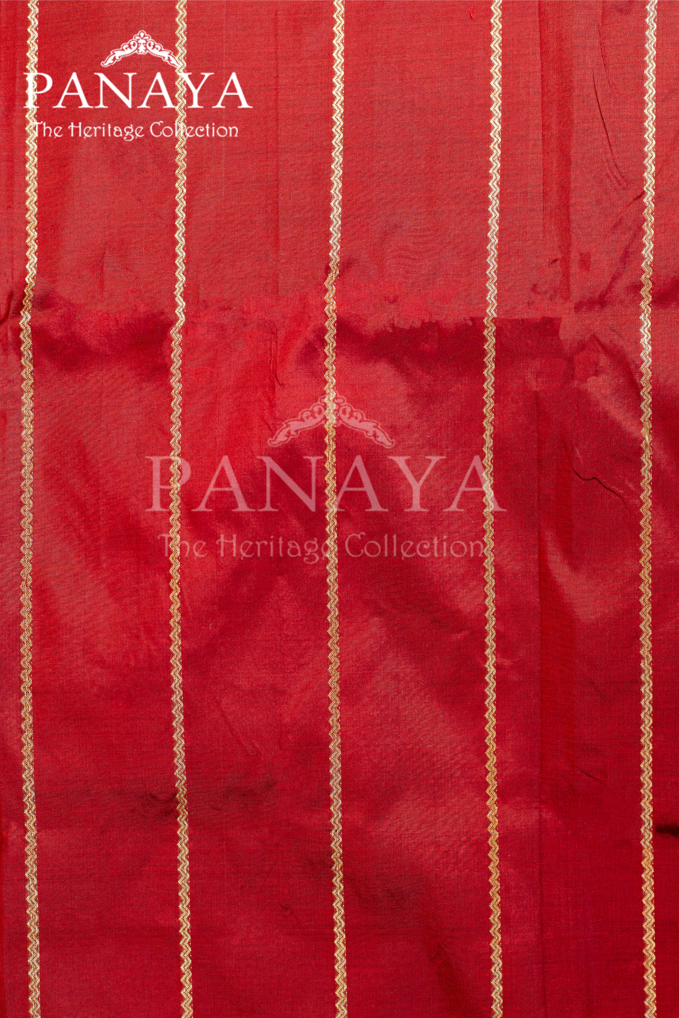 Meenakari Butti With Meenakari Red Banarsi Anchal And Border