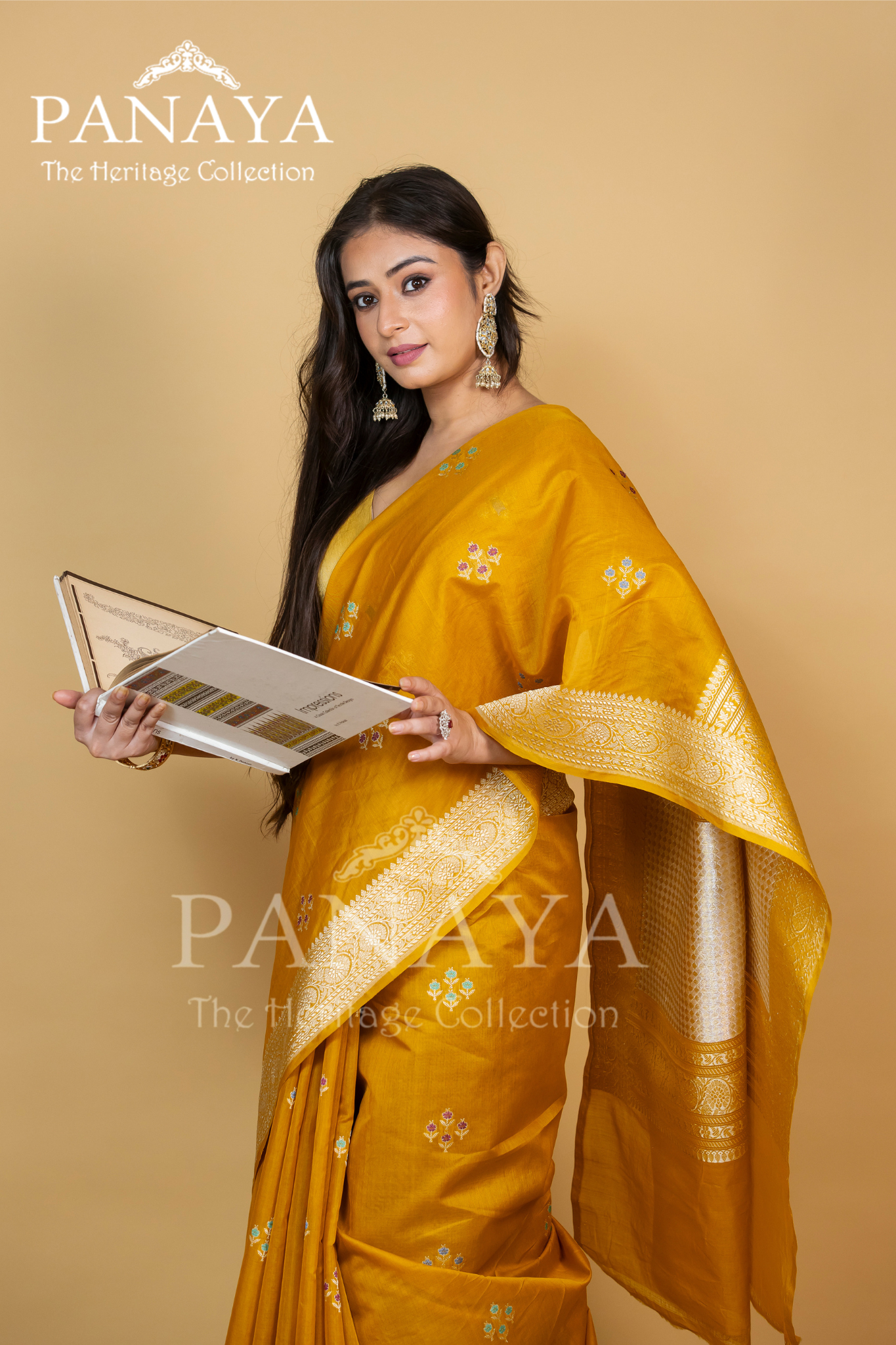 Handloom Kadwa Weave Kora Silk With Buti Meenakari With Banarsi Anchal And Border