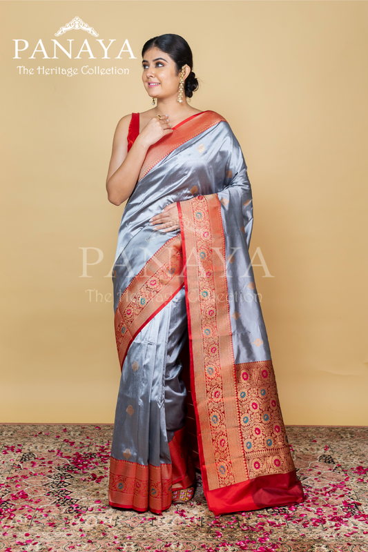 Meenakari Butti With Meenakari Red Banarsi Anchal And Border