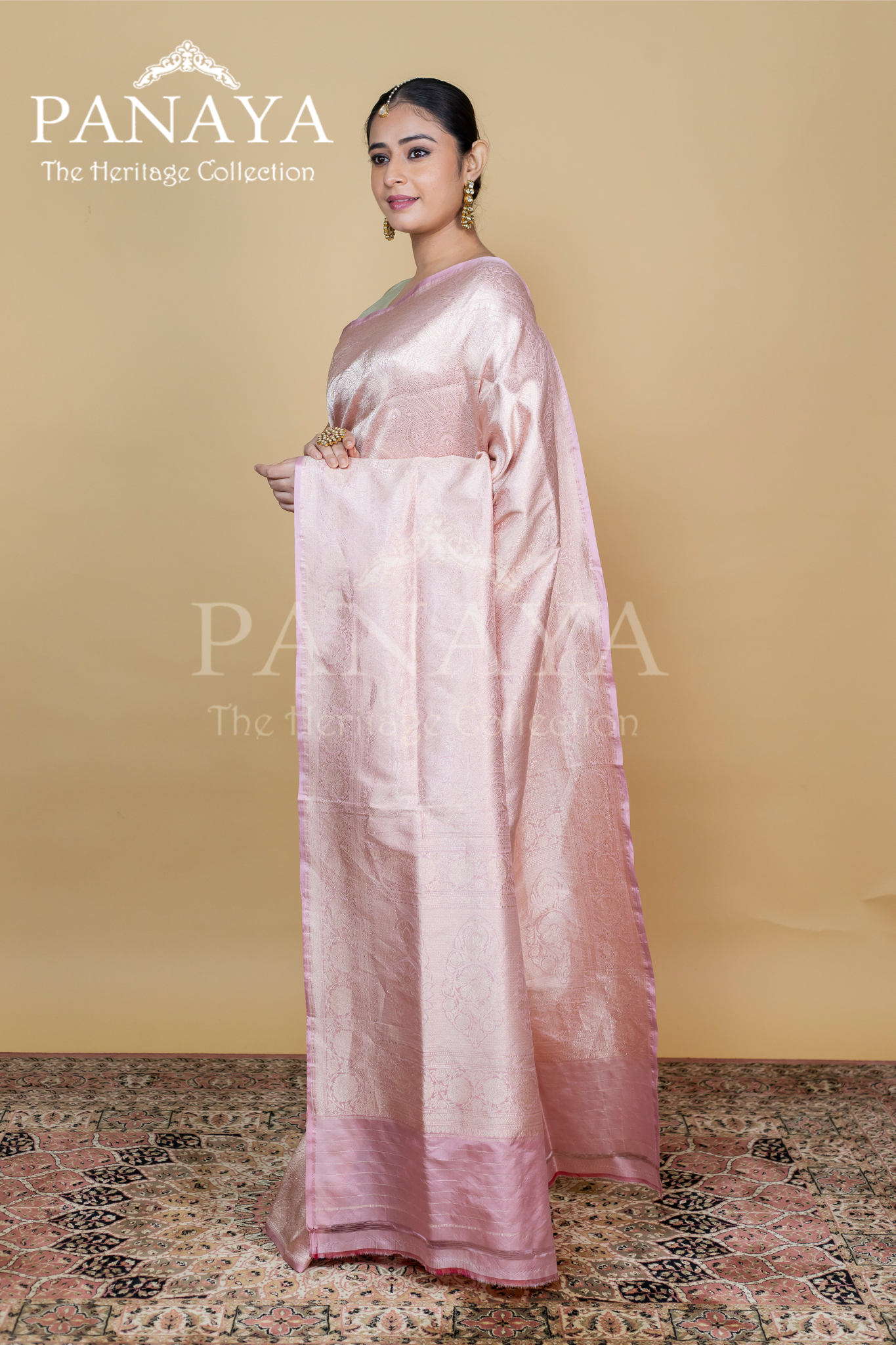Handloom Tanchoi Silk Saree With Full Enticate Work And Border