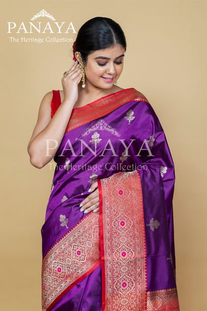 Contrast Red Color Banarsi Border And  Chaudhani Anchal With Buti