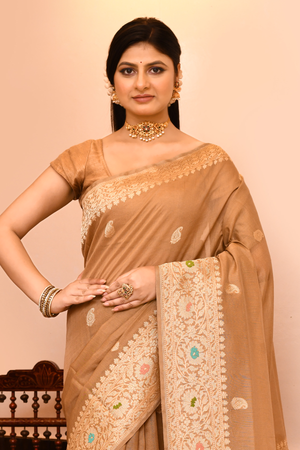 Off-White Kora Silk Saree — Kadwa Booti