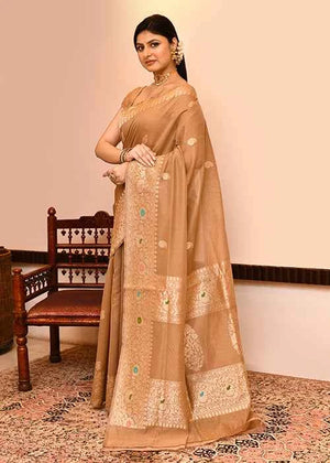 Off-White Kora Silk Saree — Kadwa Booti