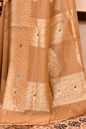 Off-White Kora Silk Saree — Kadwa Booti