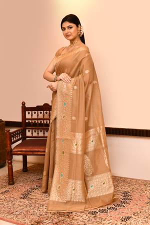 Off-White Kora Silk Saree — Kadwa Booti