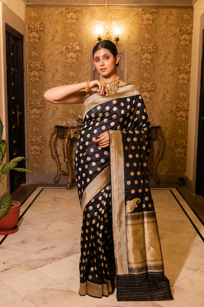 Black Handwoven Kadwa Katan Silk Saree - Panaya 