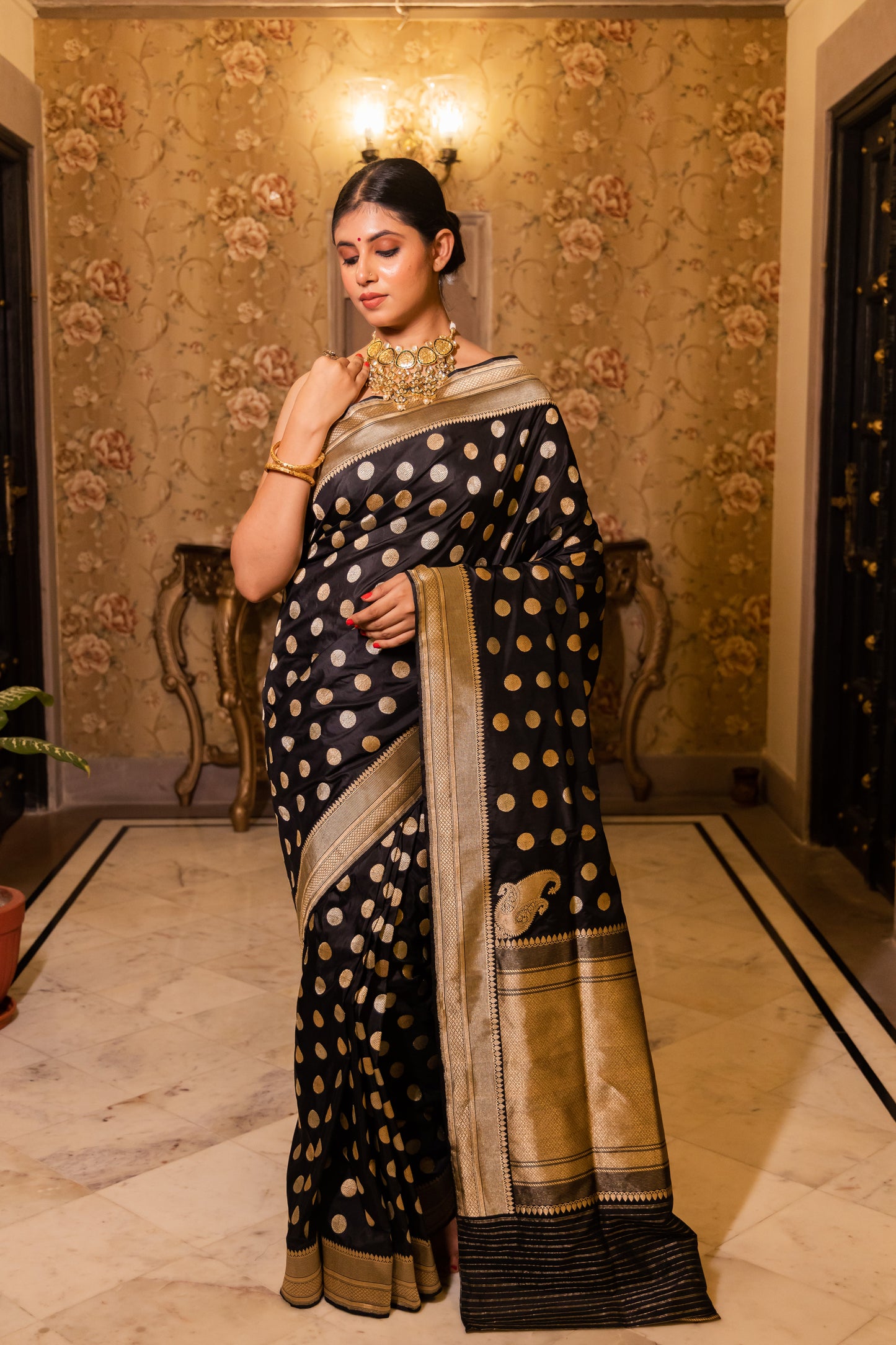 Black Handwoven Kadwa Katan Silk Saree - Panaya 