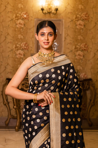 Black Handwoven Kadwa Katan Silk Saree - Panaya 