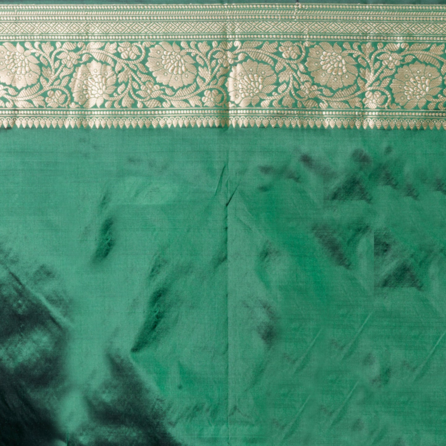 Bottle Green Handwoven Kadwa Katan Silk Saree - Panaya 