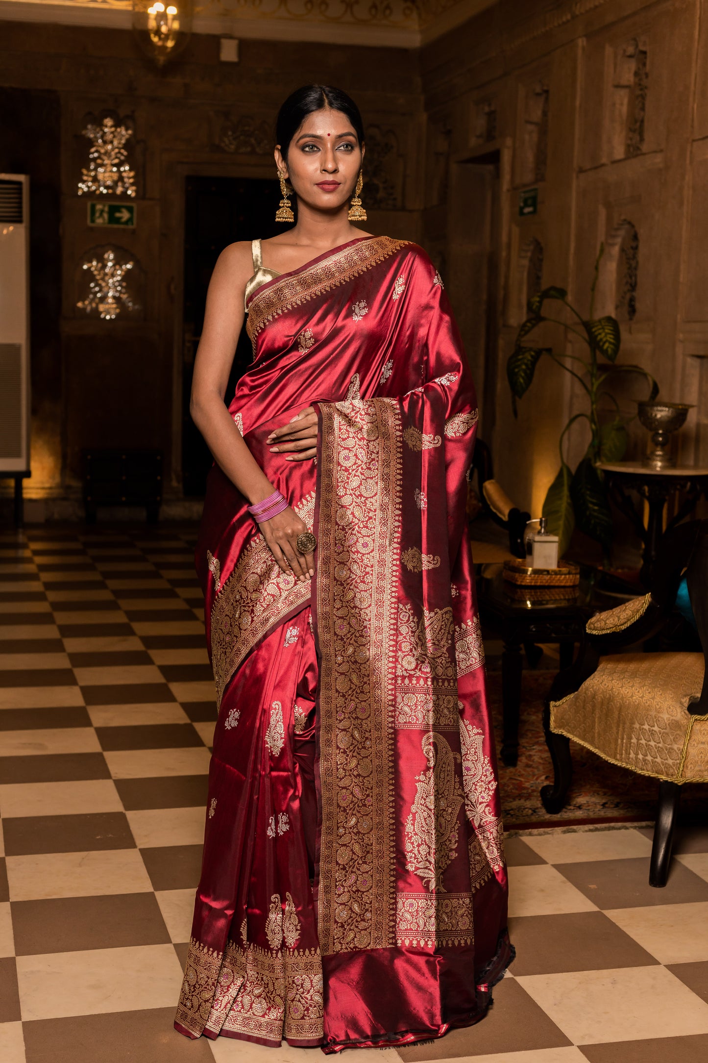 Maroon Handwoven Kadwa Katan Silk Saree - Panaya 