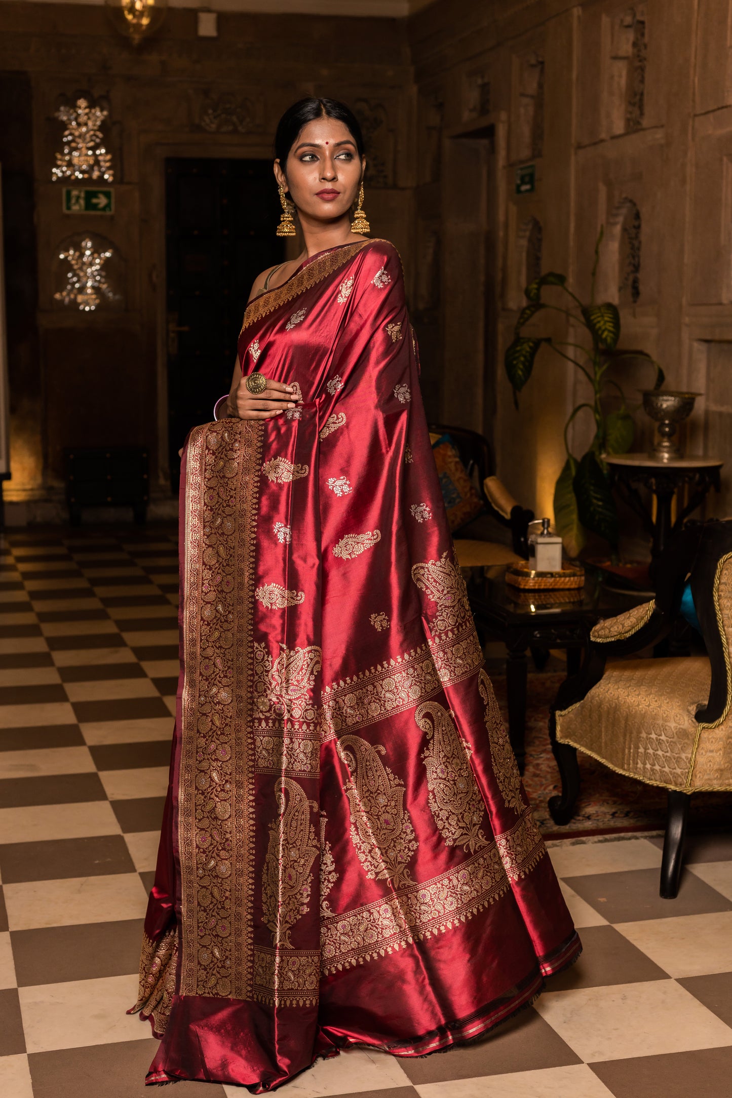 Maroon Handwoven Kadwa Katan Silk Saree - Panaya 