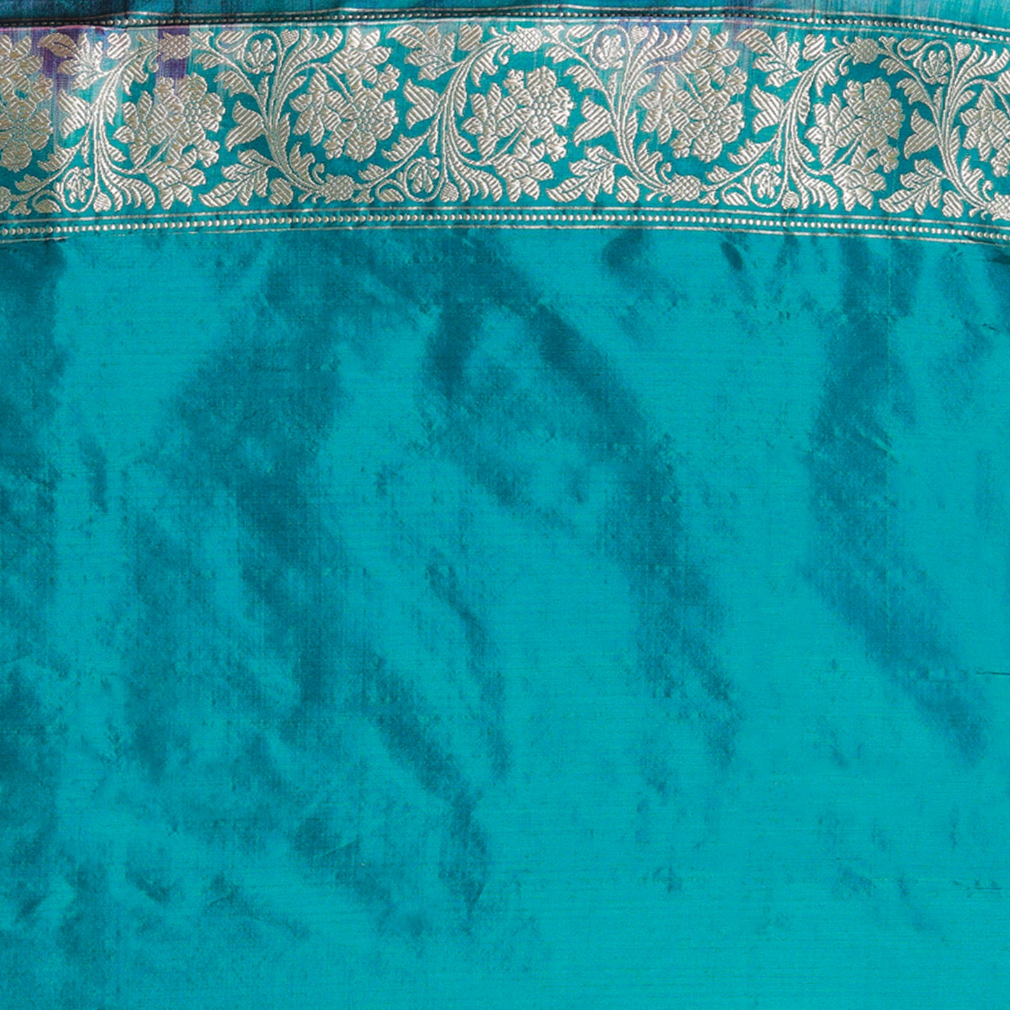 Morkanthi Handwoven Kadwa Katan Silk Saree - Panaya 